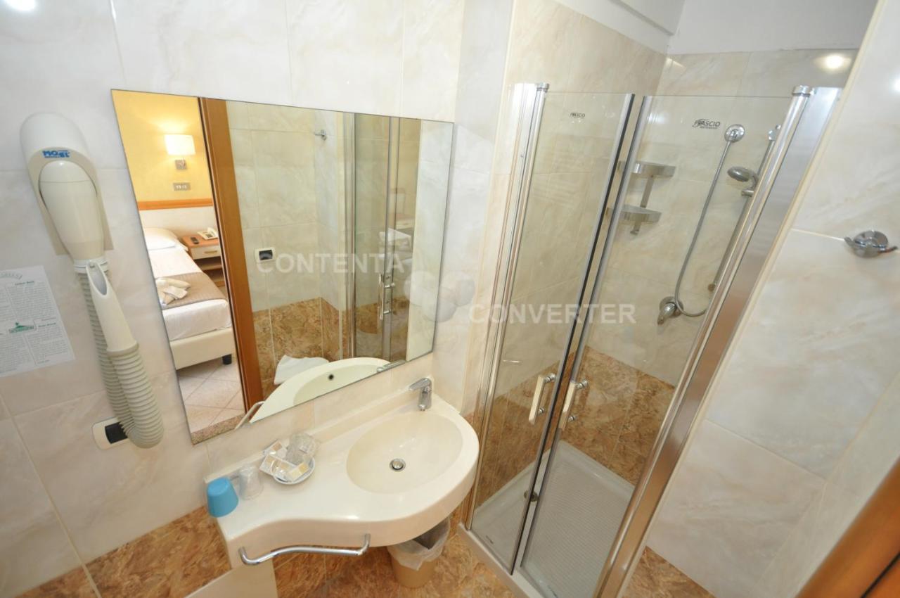 Hotel Adriatic&Beauty Римини Екстериор снимка