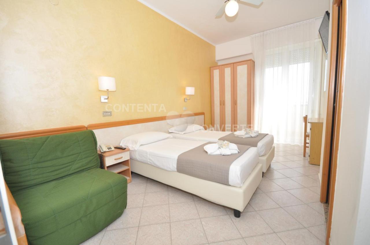 Hotel Adriatic&Beauty Римини Екстериор снимка