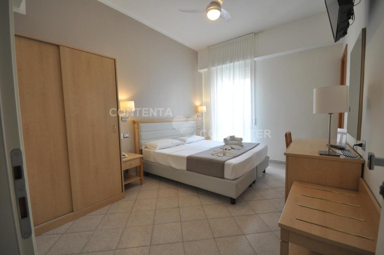 Hotel Adriatic&Beauty Римини Екстериор снимка