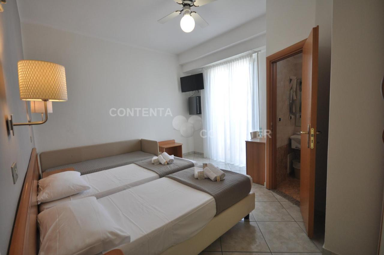 Hotel Adriatic&Beauty Римини Екстериор снимка