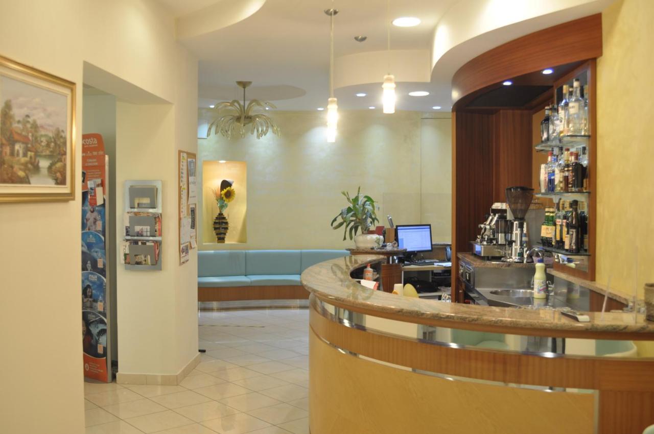 Hotel Adriatic&Beauty Римини Екстериор снимка