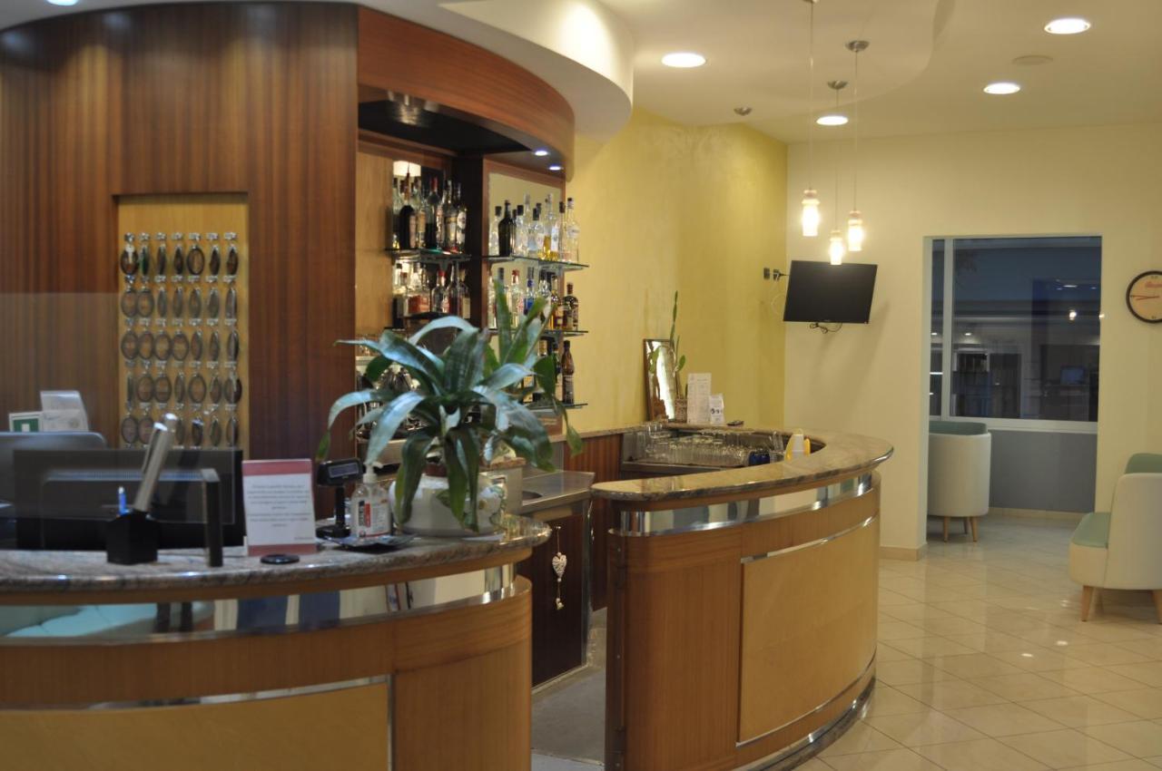 Hotel Adriatic&Beauty Римини Екстериор снимка