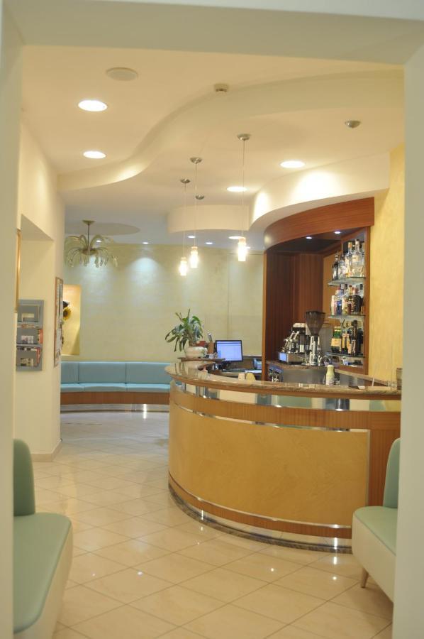 Hotel Adriatic&Beauty Римини Екстериор снимка