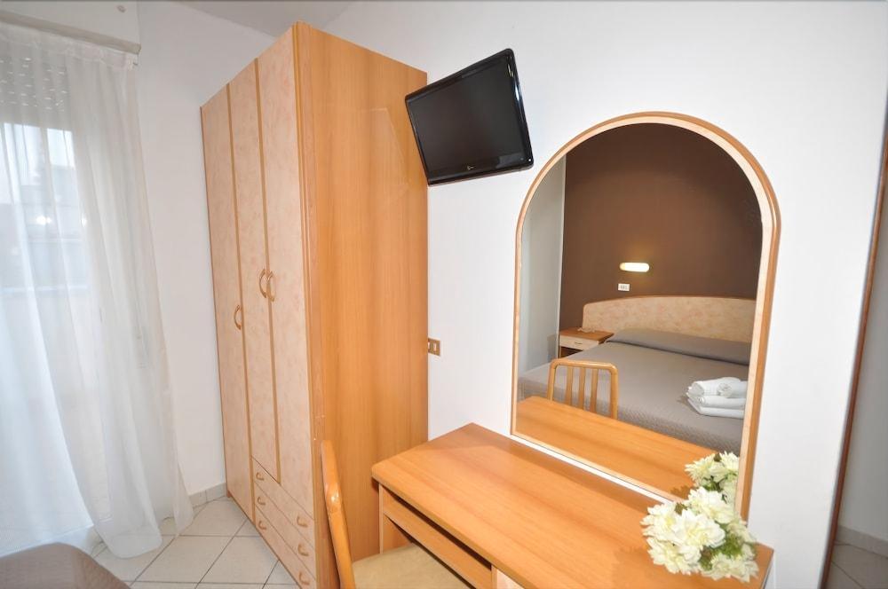Hotel Adriatic&Beauty Римини Екстериор снимка