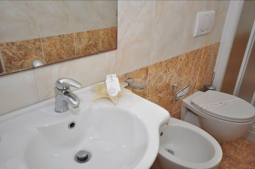 Hotel Adriatic&Beauty Римини Екстериор снимка