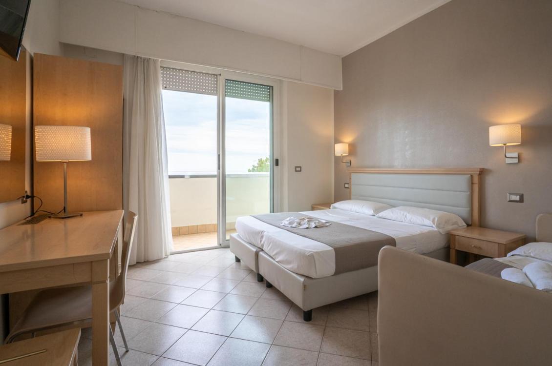 Hotel Adriatic&Beauty Римини Екстериор снимка