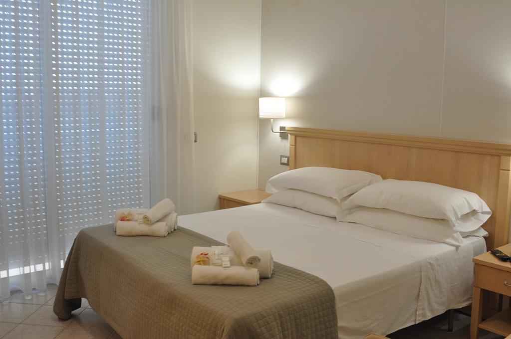 Hotel Adriatic&Beauty Римини Екстериор снимка
