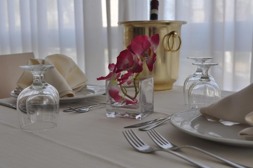 Hotel Adriatic&Beauty Римини Екстериор снимка