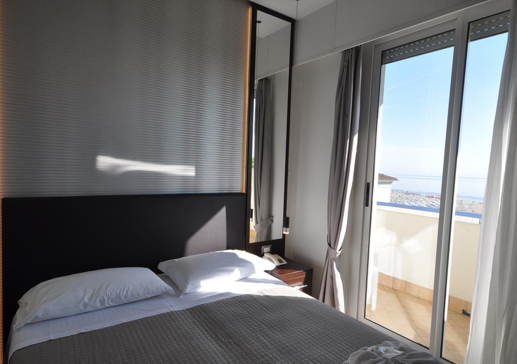 Hotel Adriatic&Beauty Римини Екстериор снимка