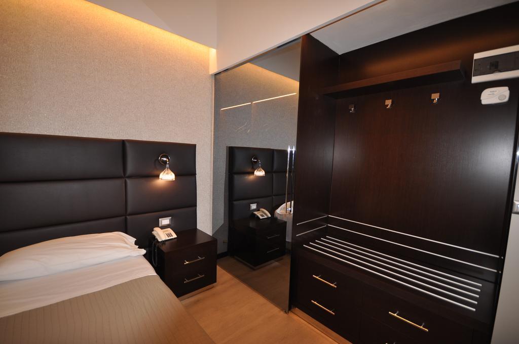 Hotel Adriatic&Beauty Римини Екстериор снимка