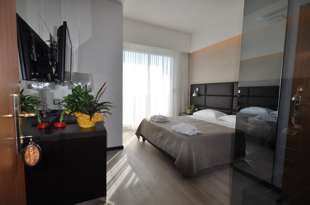 Hotel Adriatic&Beauty Римини Екстериор снимка