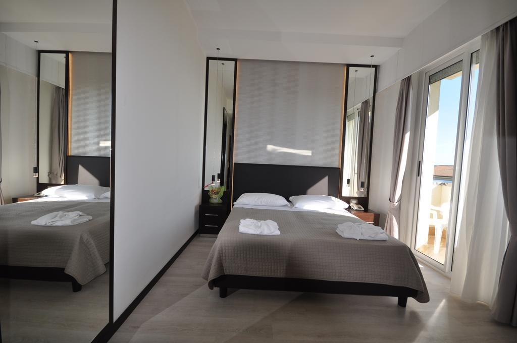 Hotel Adriatic&Beauty Римини Екстериор снимка