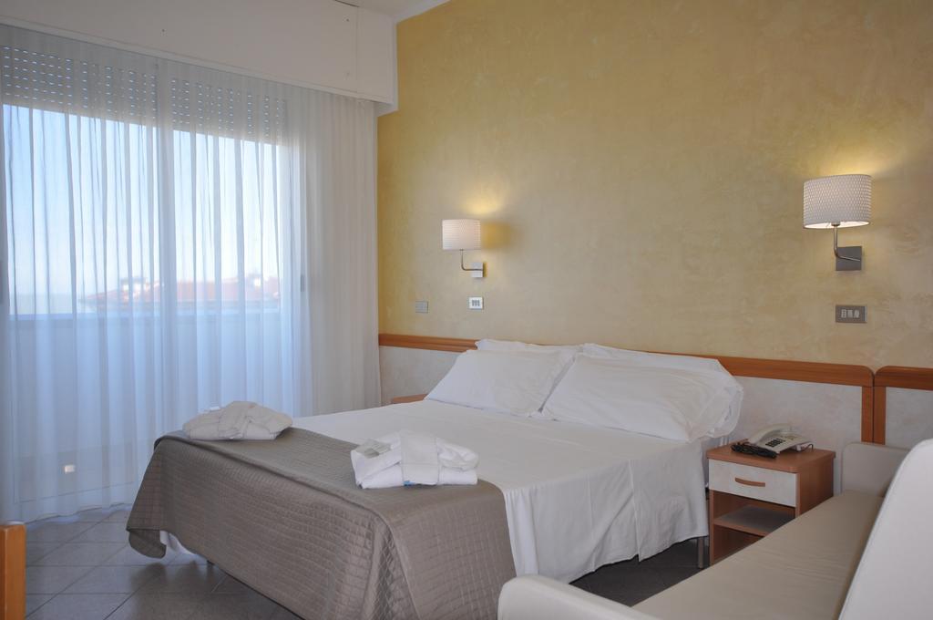 Hotel Adriatic&Beauty Римини Екстериор снимка