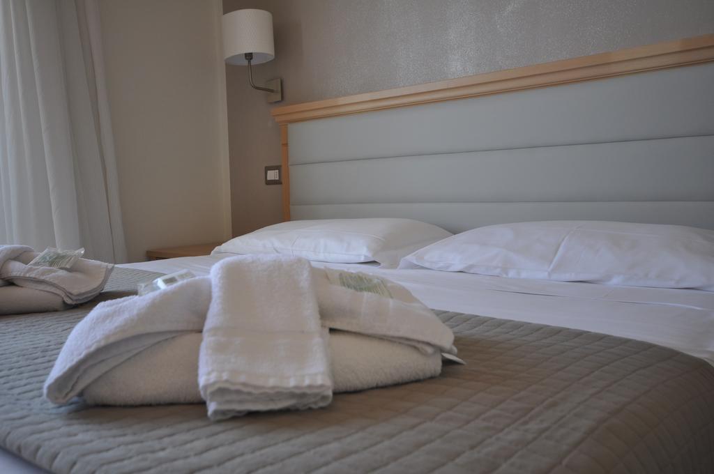 Hotel Adriatic&Beauty Римини Екстериор снимка