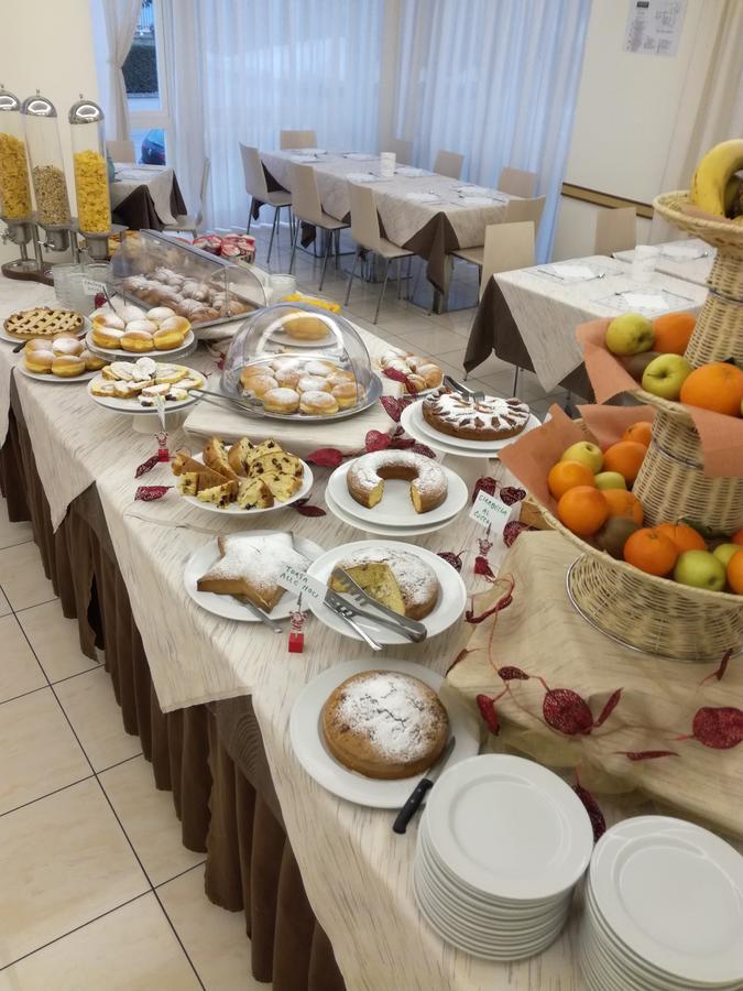 Hotel Adriatic&Beauty Римини Екстериор снимка