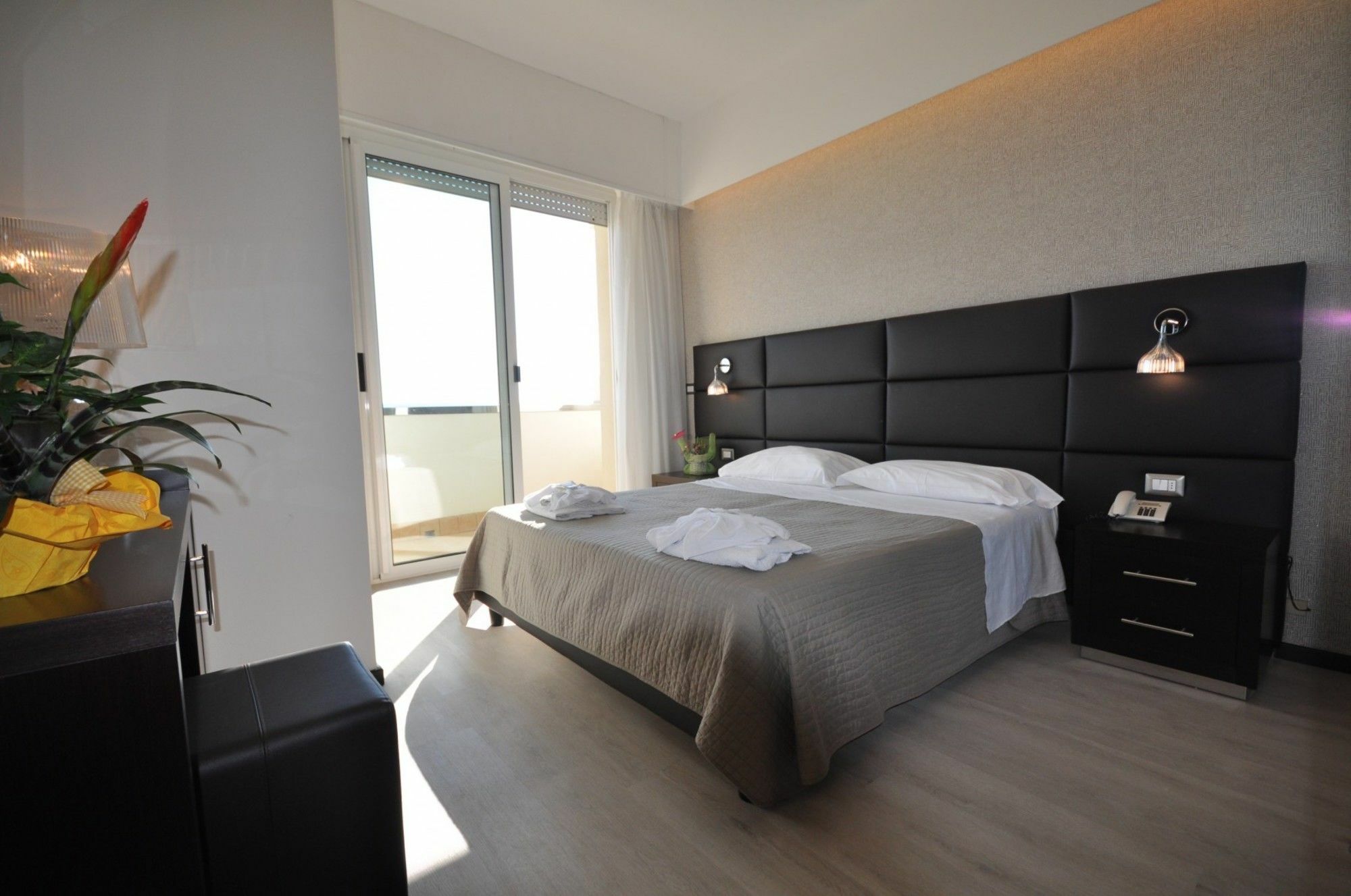 Hotel Adriatic&Beauty Римини Екстериор снимка