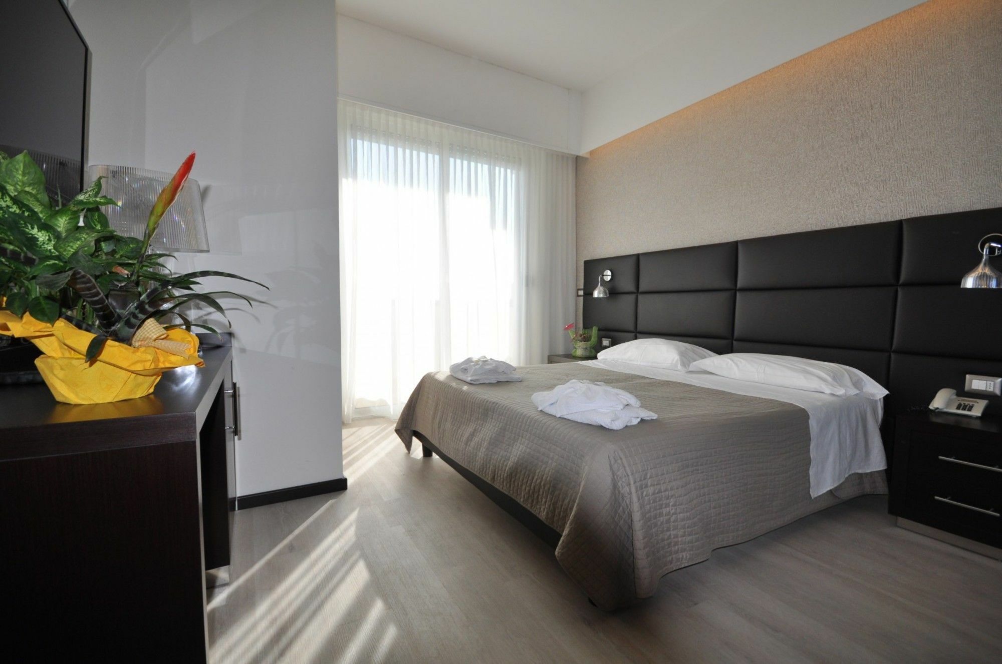 Hotel Adriatic&Beauty Римини Екстериор снимка