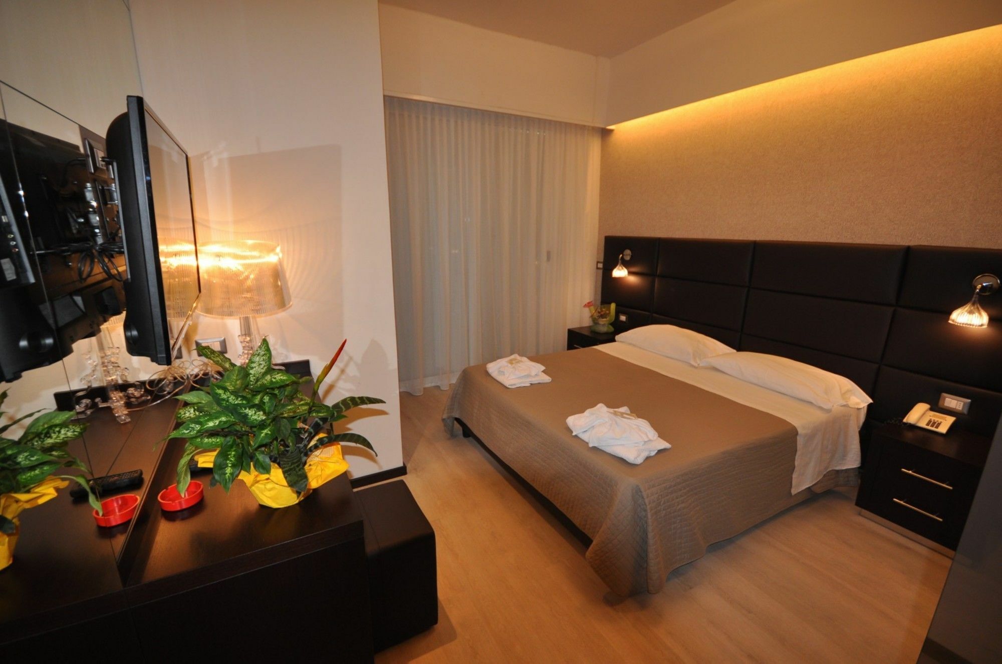 Hotel Adriatic&Beauty Римини Екстериор снимка